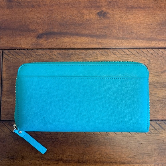 ✨Kate Spade Wallet✨- Large Size! - Picture 2 of 3